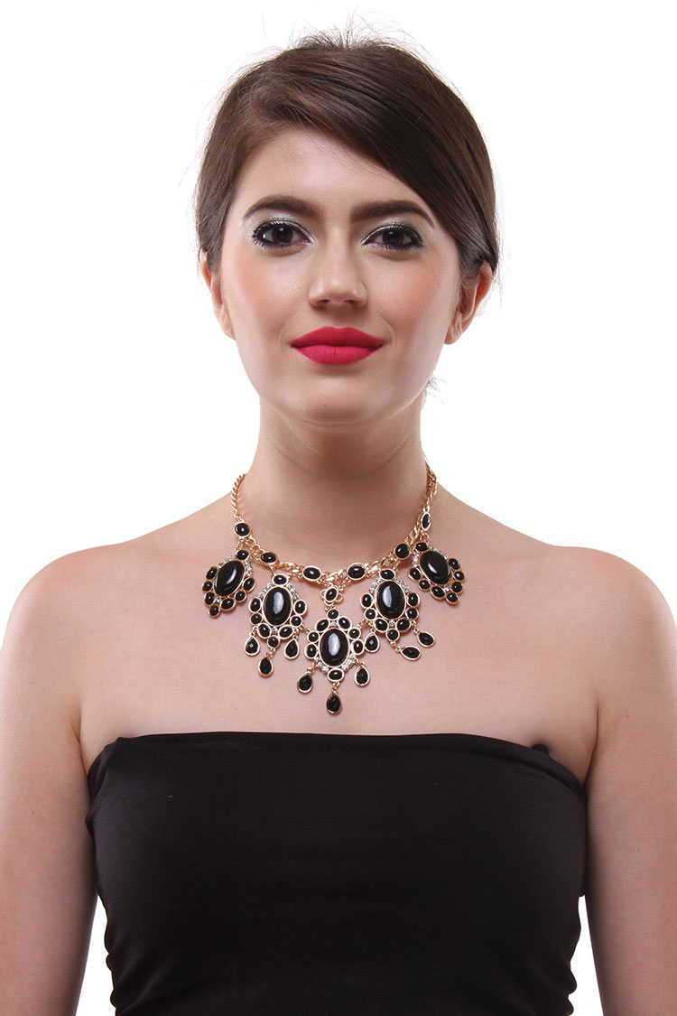 elegant black necklace